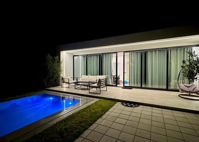 White Beach Villa 2 - Luxury