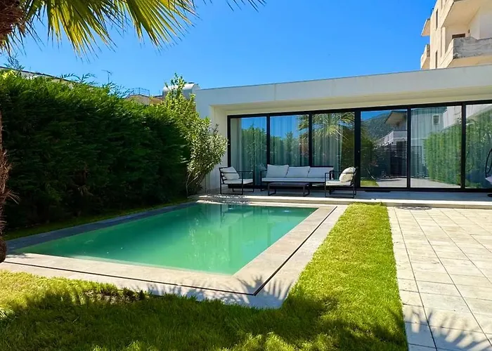 White Beach Villa 2 - Luxury