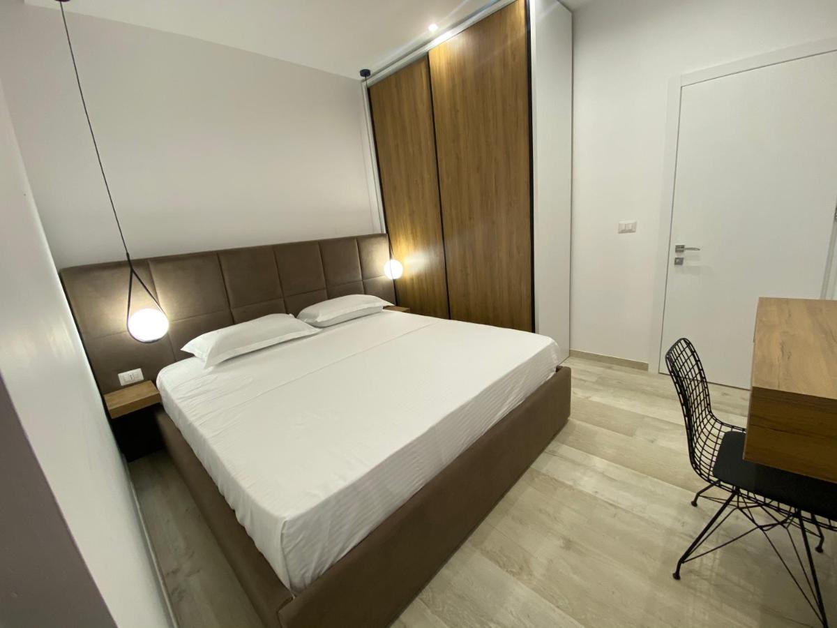 White 2 - Luxury Velipojë